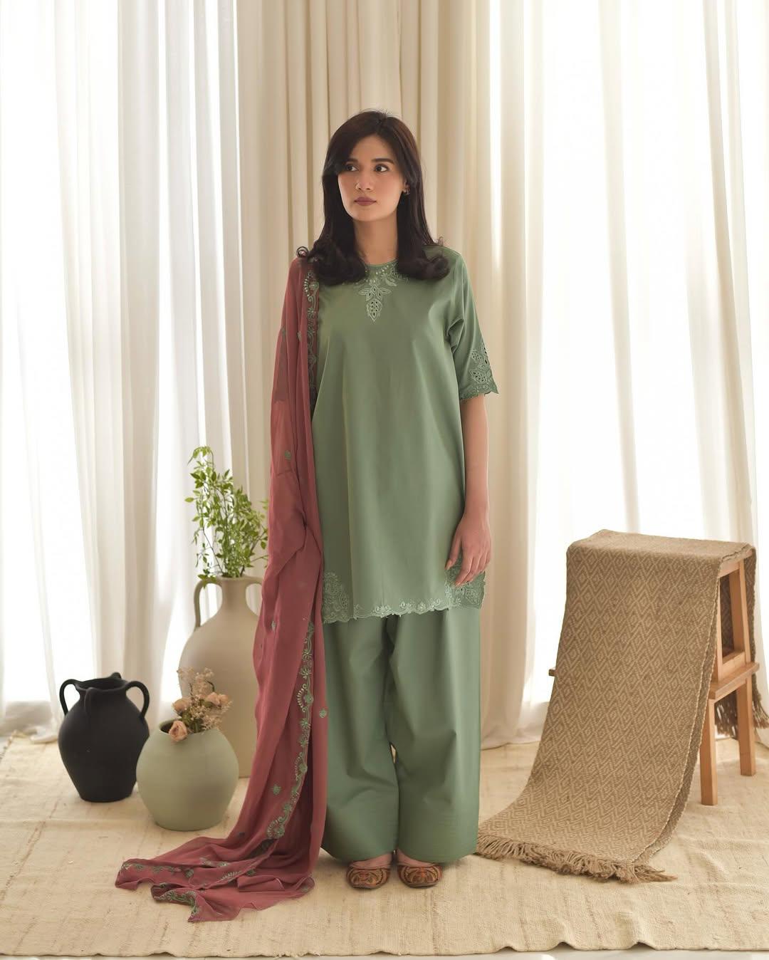 AIRA  3PC ( FARSHI SHALWAR )