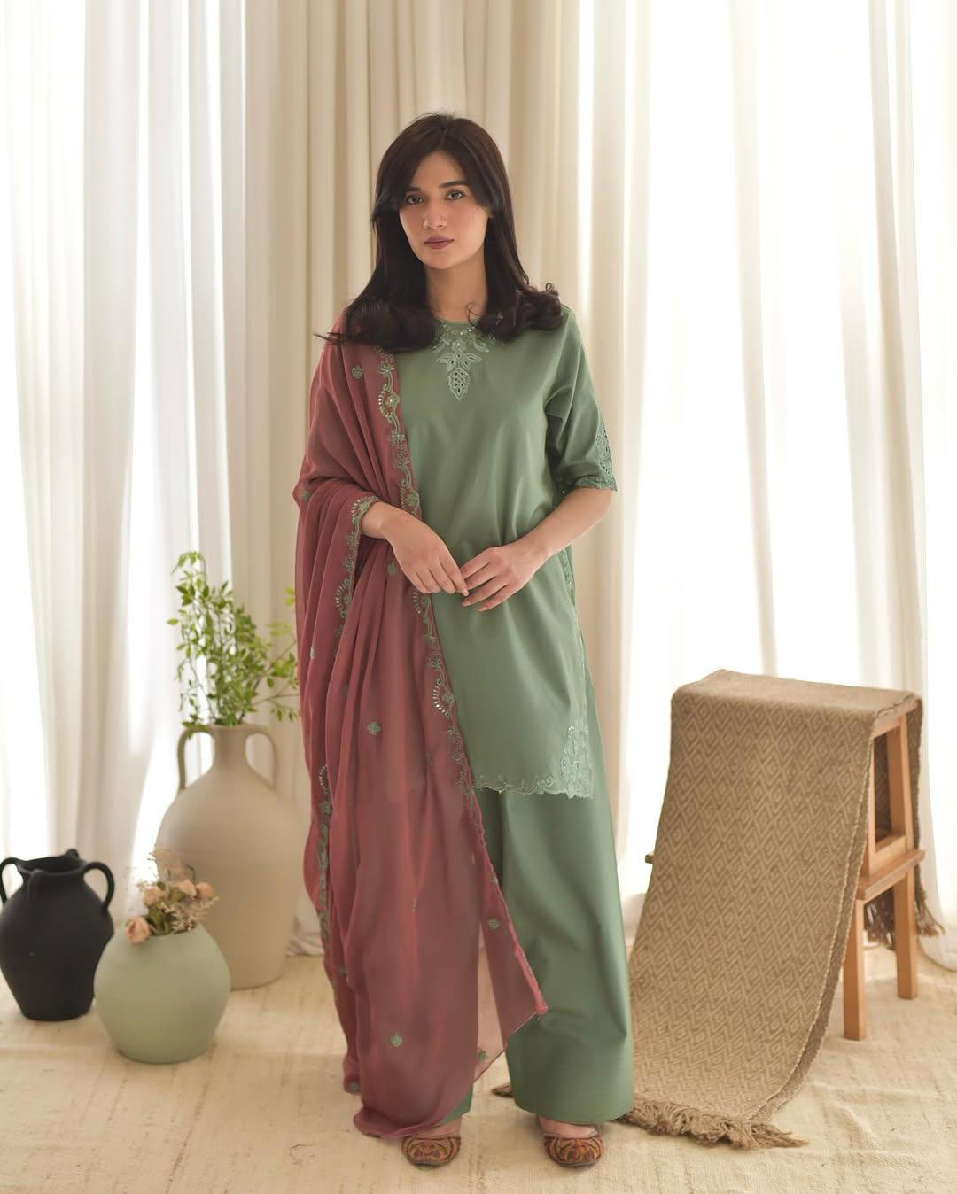 AIRA  3PC ( FARSHI SHALWAR )