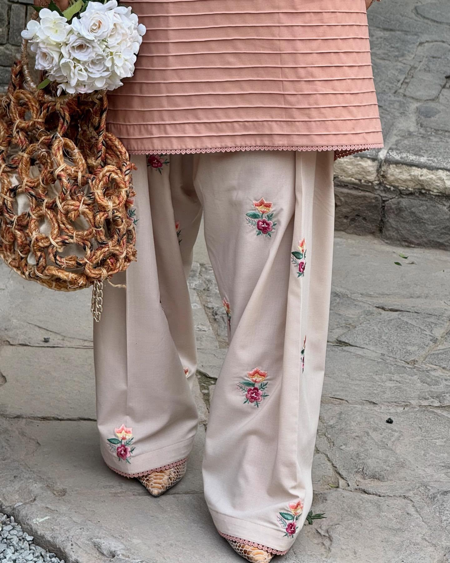 VAARI  LAWN 2PC ( FARSHI SHALWAR )