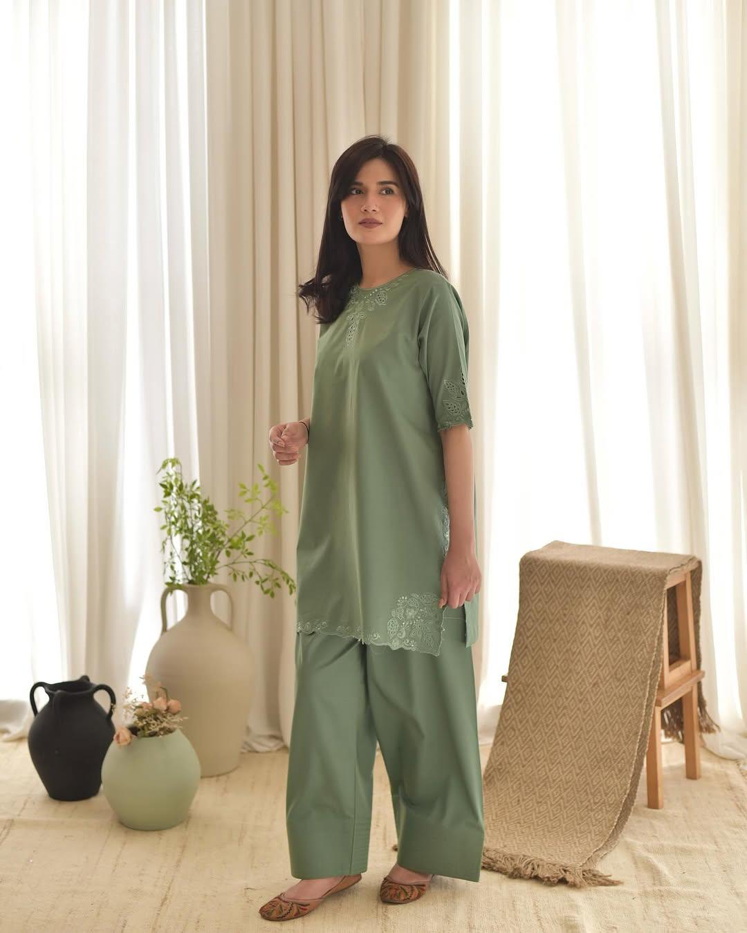 AIRA  3PC ( FARSHI SHALWAR )