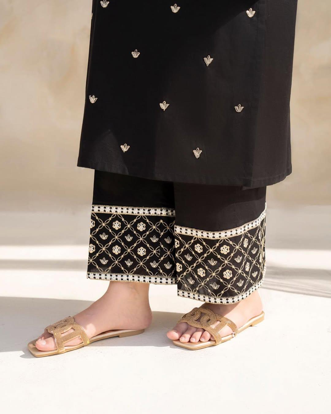 BLACK GULAB EMB 2PC SET